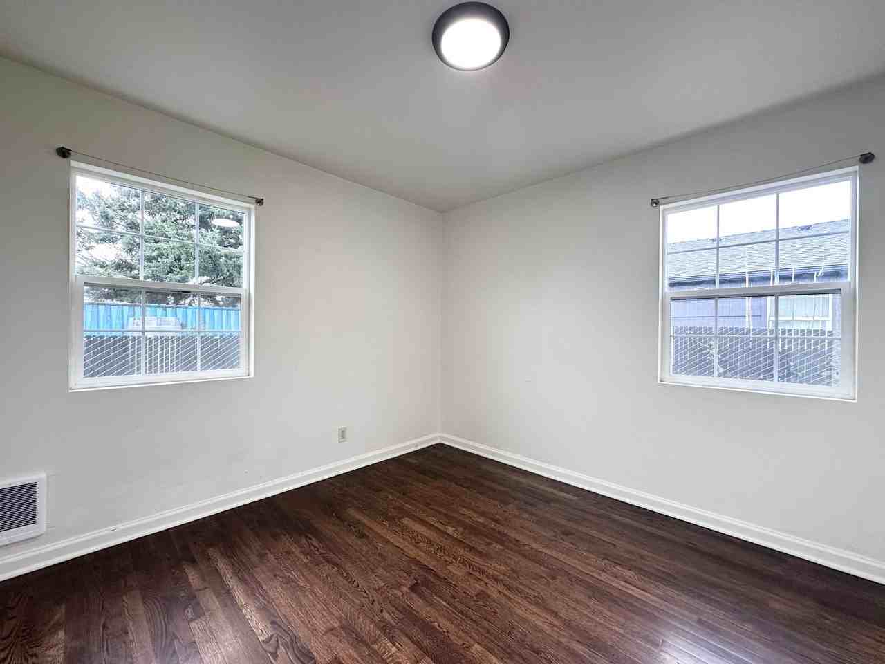 10152 Se Holgate Blvd - Photo 3 of 15