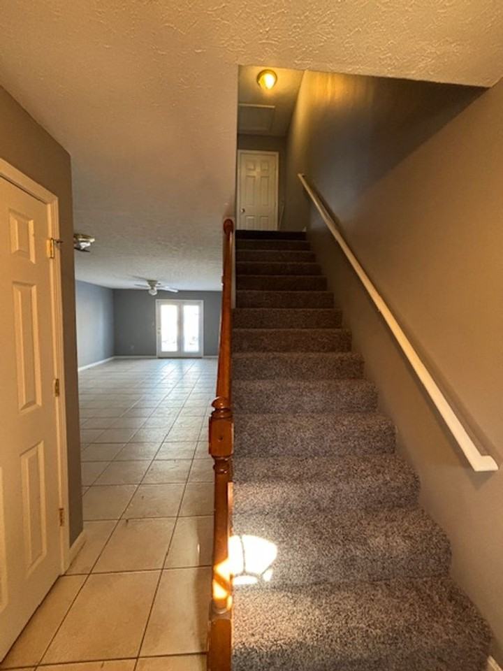 112 Ash Ct - Photo 3 of 12