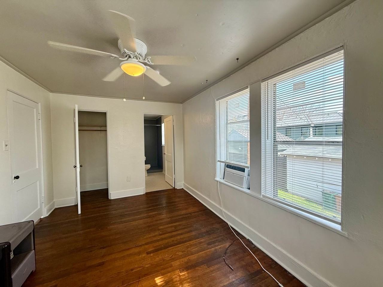 5007 Avenue G - Photo 7 of 9