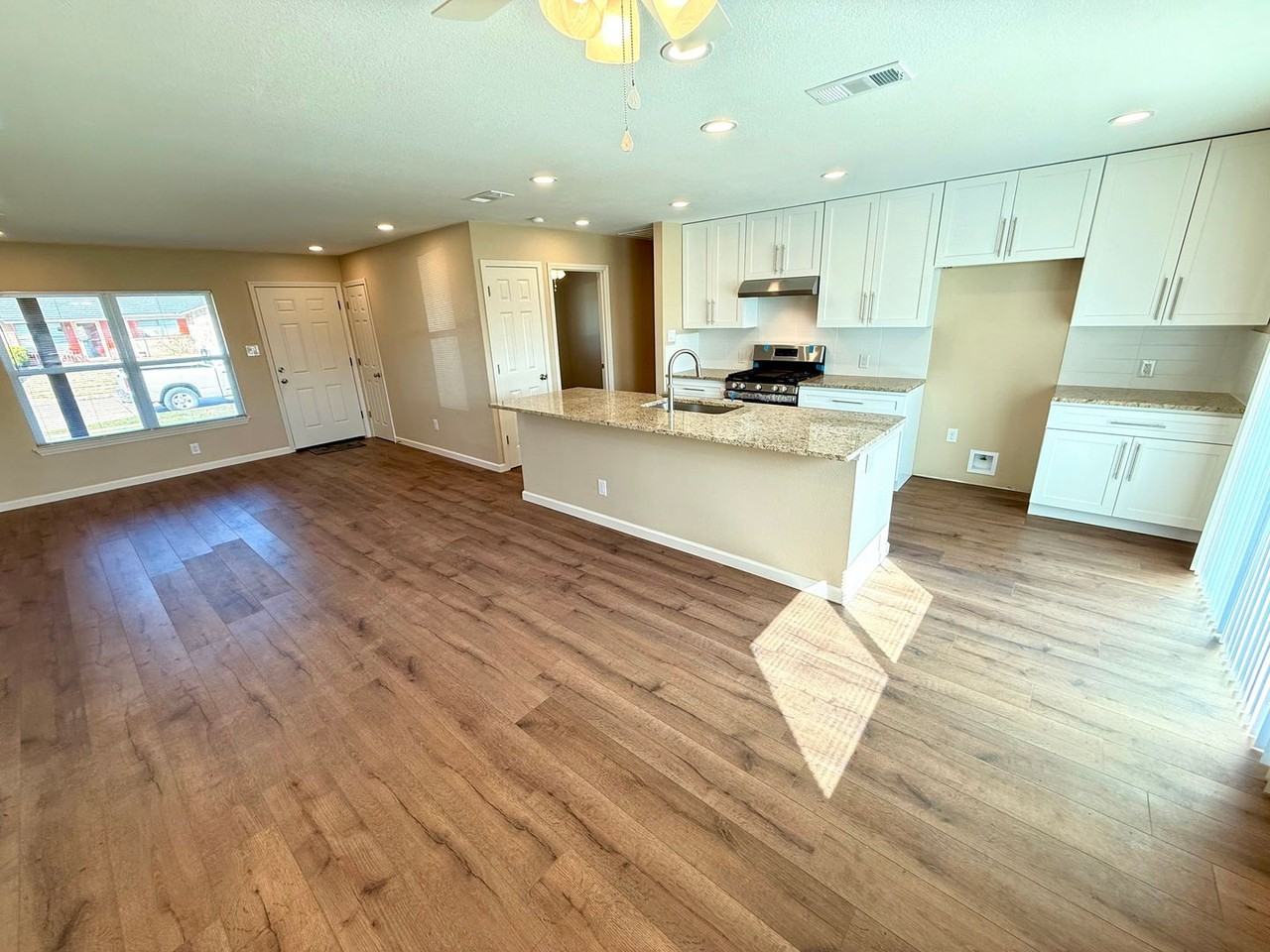 4010 Hanover Dr - Photo 3 of 12