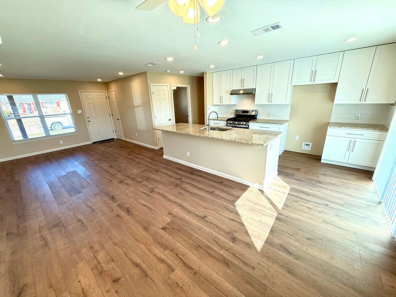 4010 Hanover Dr - Photo 4 of 12