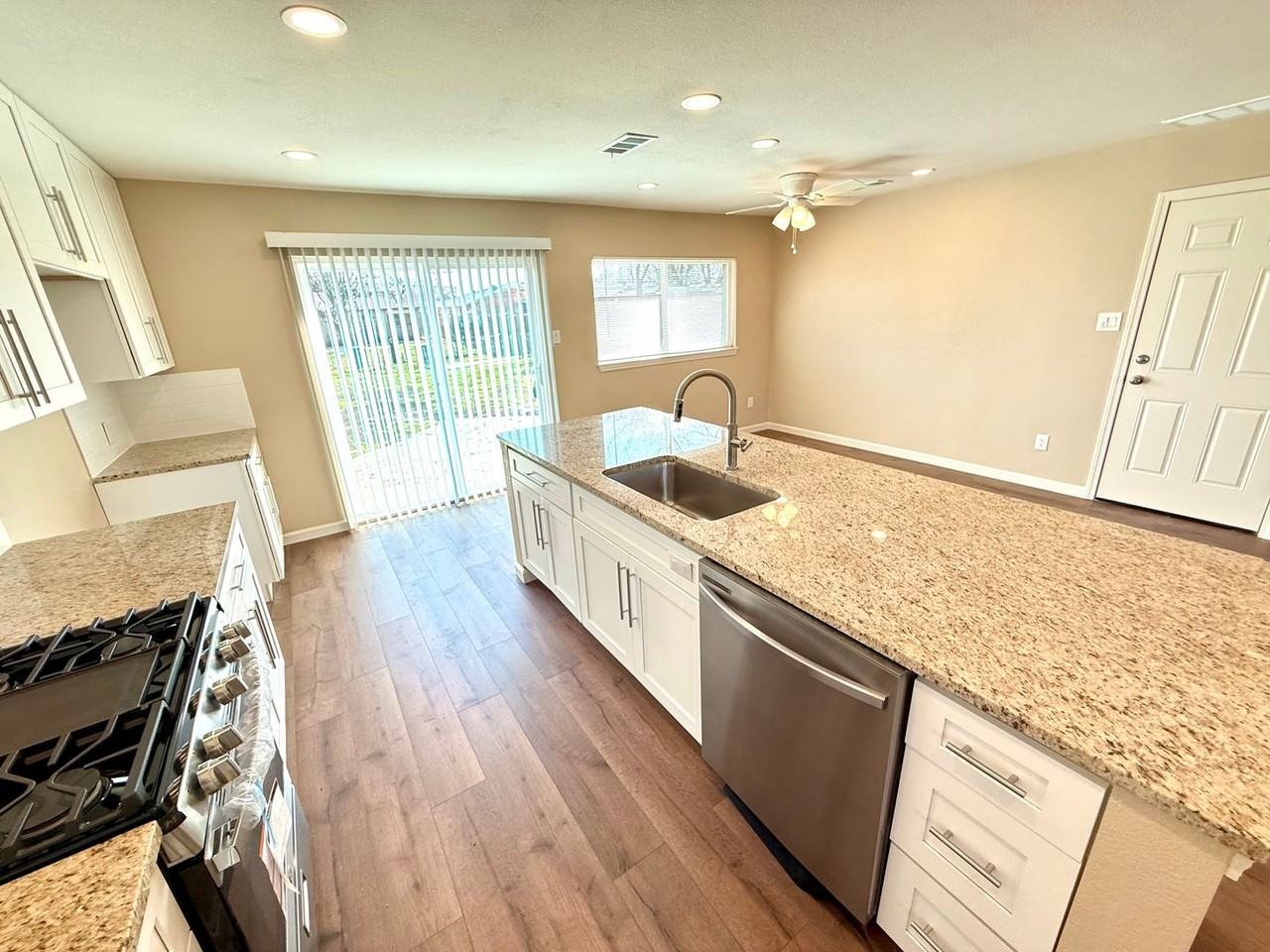 4010 Hanover Dr - Photo 6 of 12