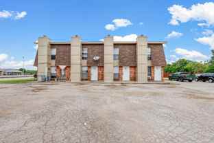 302 N Race St - Photo 1 of 1