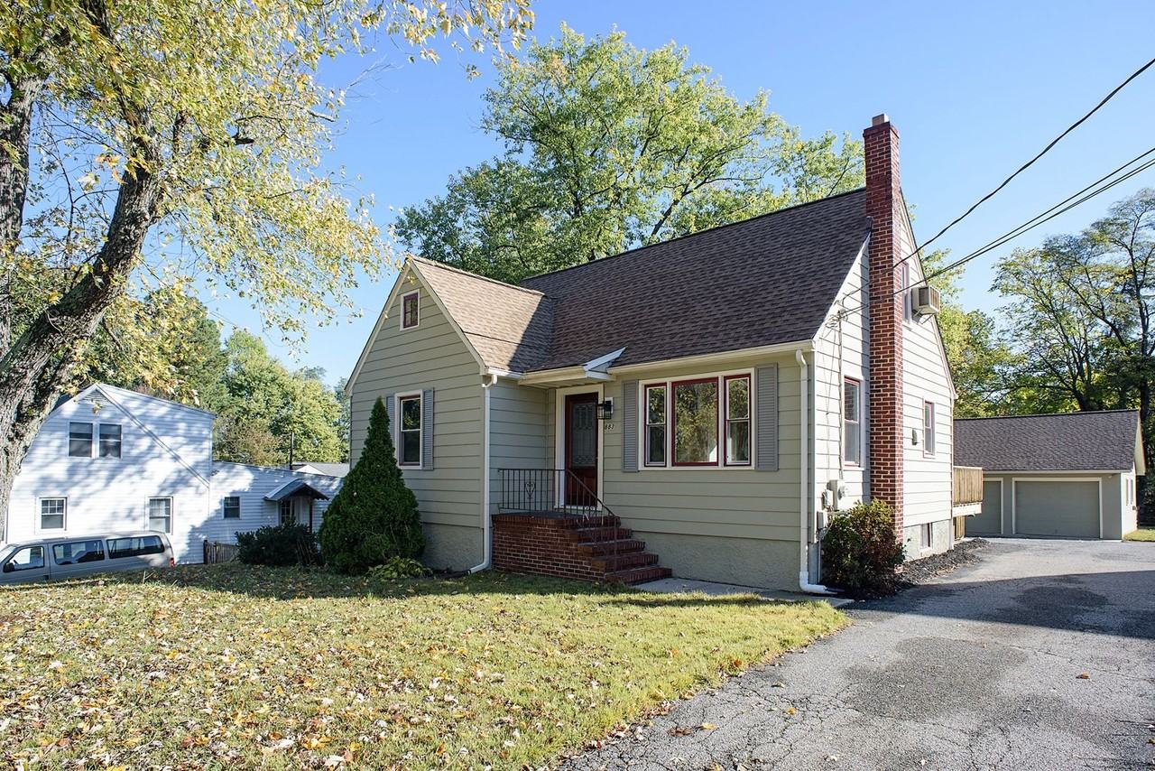 883 Doris Dr - Photo 2 of 36