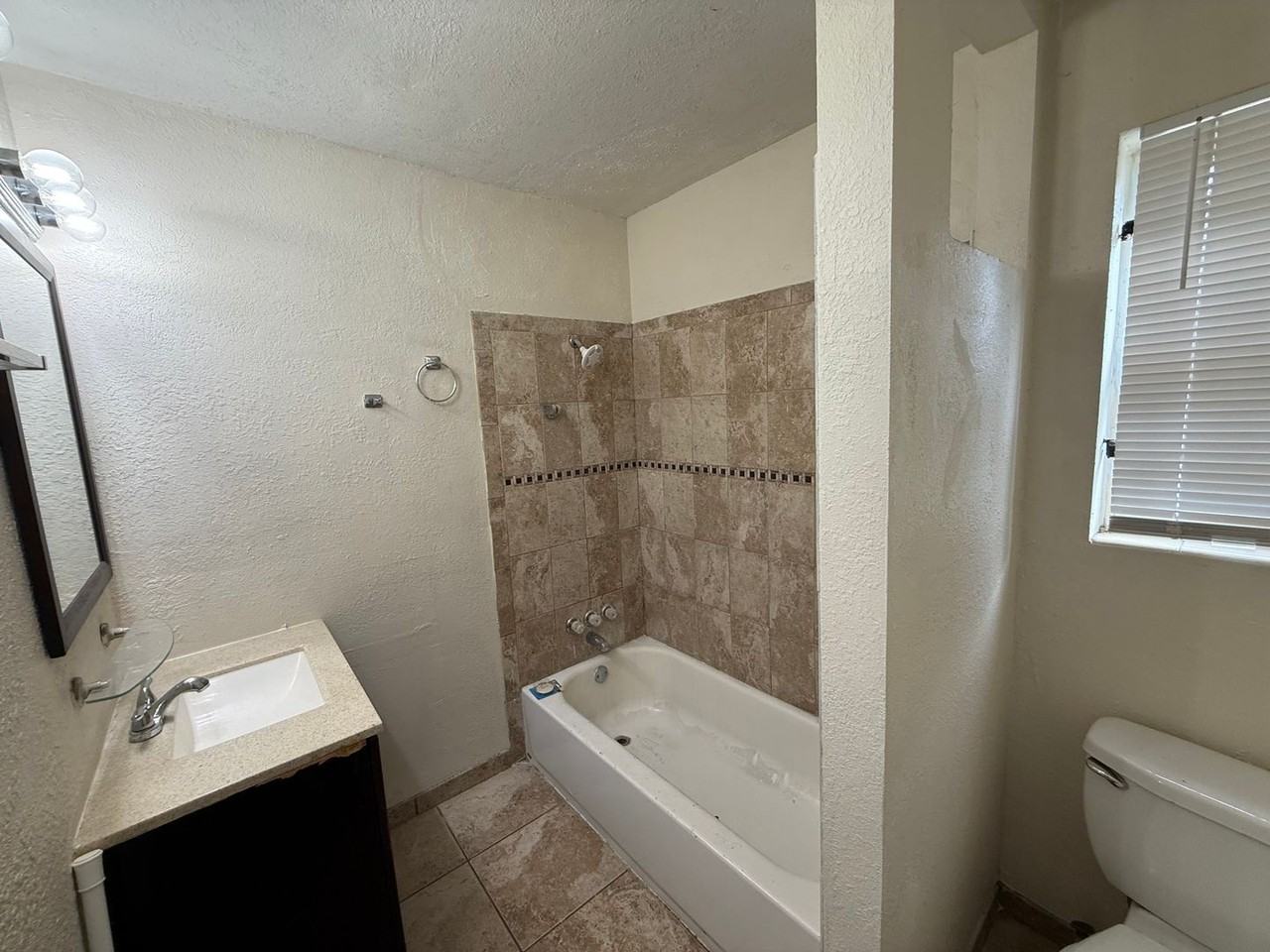 5257 Polan Ln - Photo 2 of 12