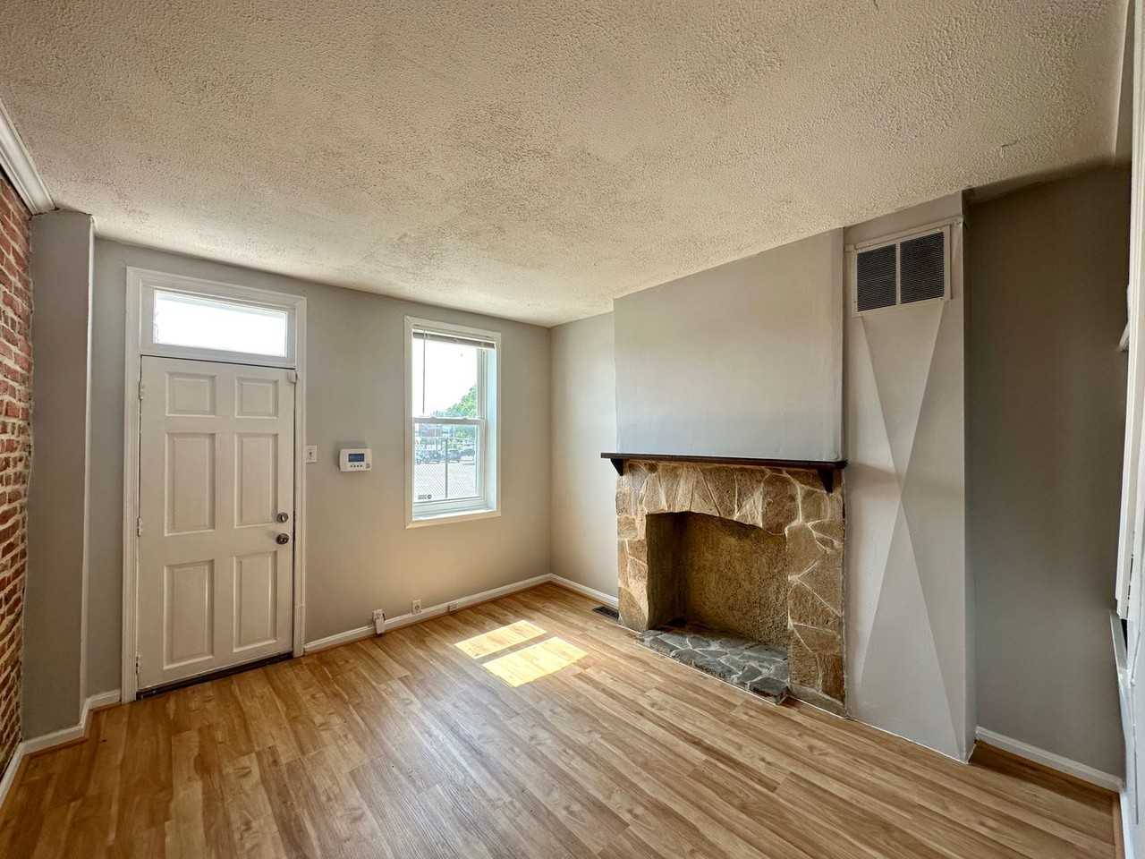 1144 Cooksie St - Photo 2 of 20
