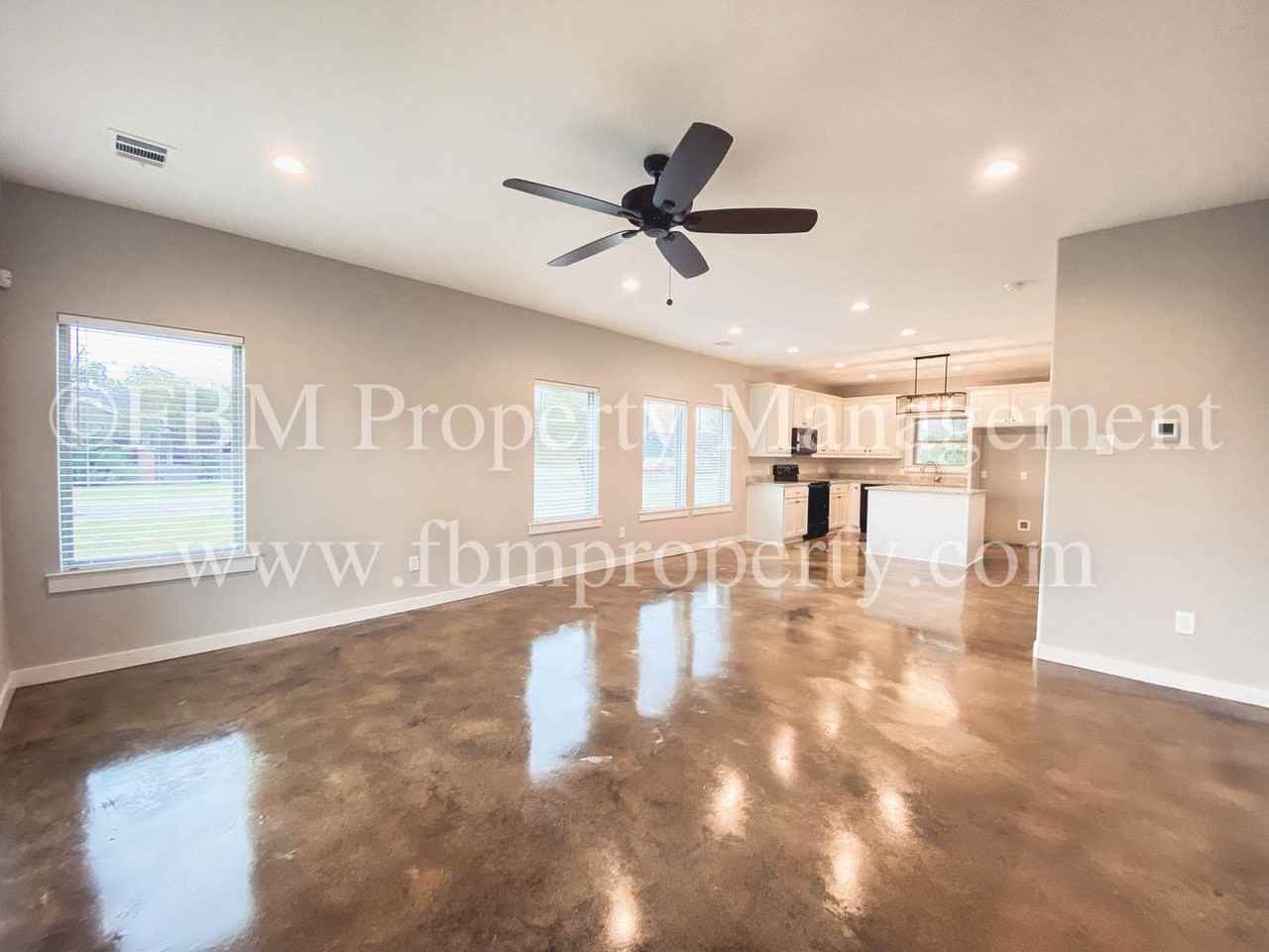 151 N Stacks St - Photo 2 of 14