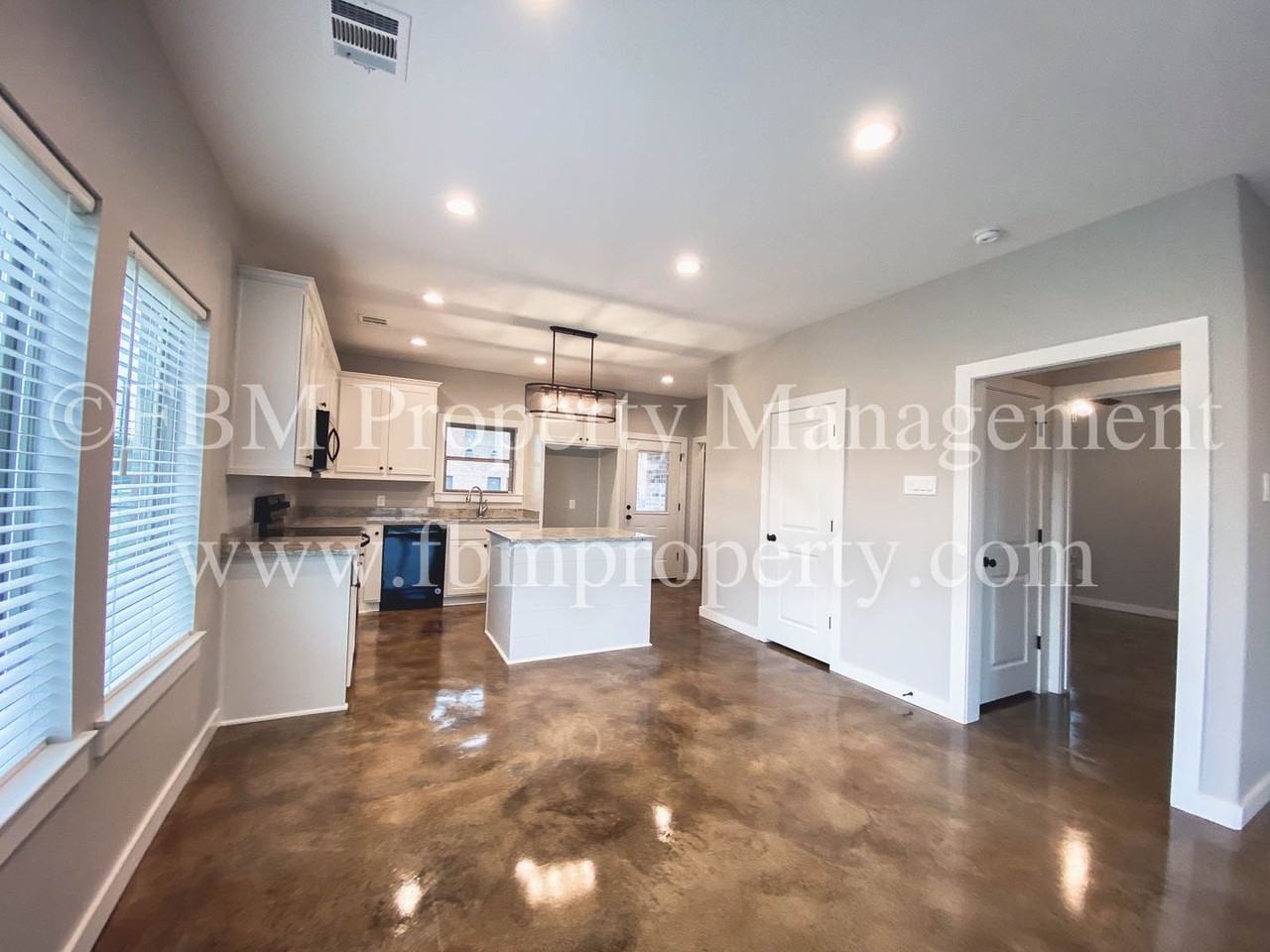 151 N Stacks St - Photo 3 of 14