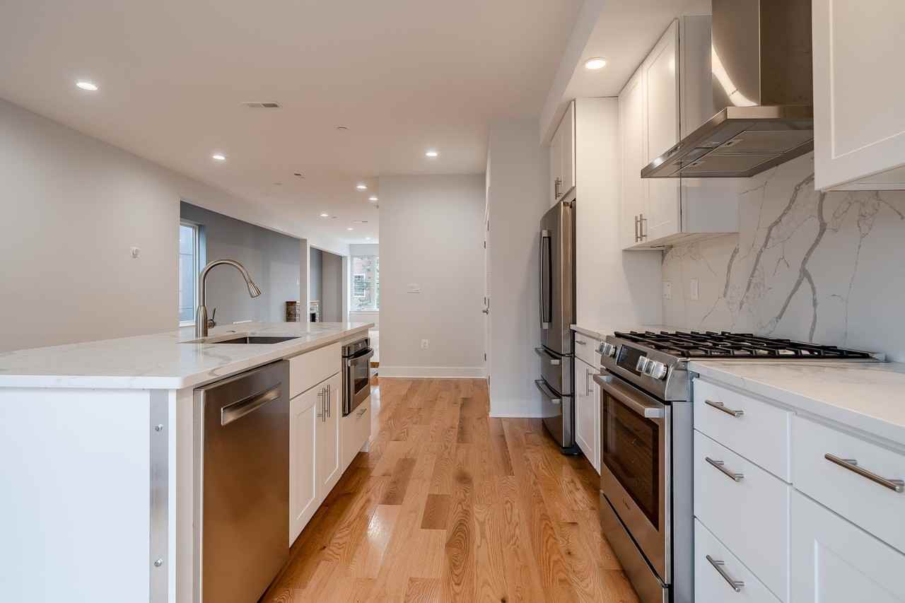 237 Tasker St - Photo 4 of 31