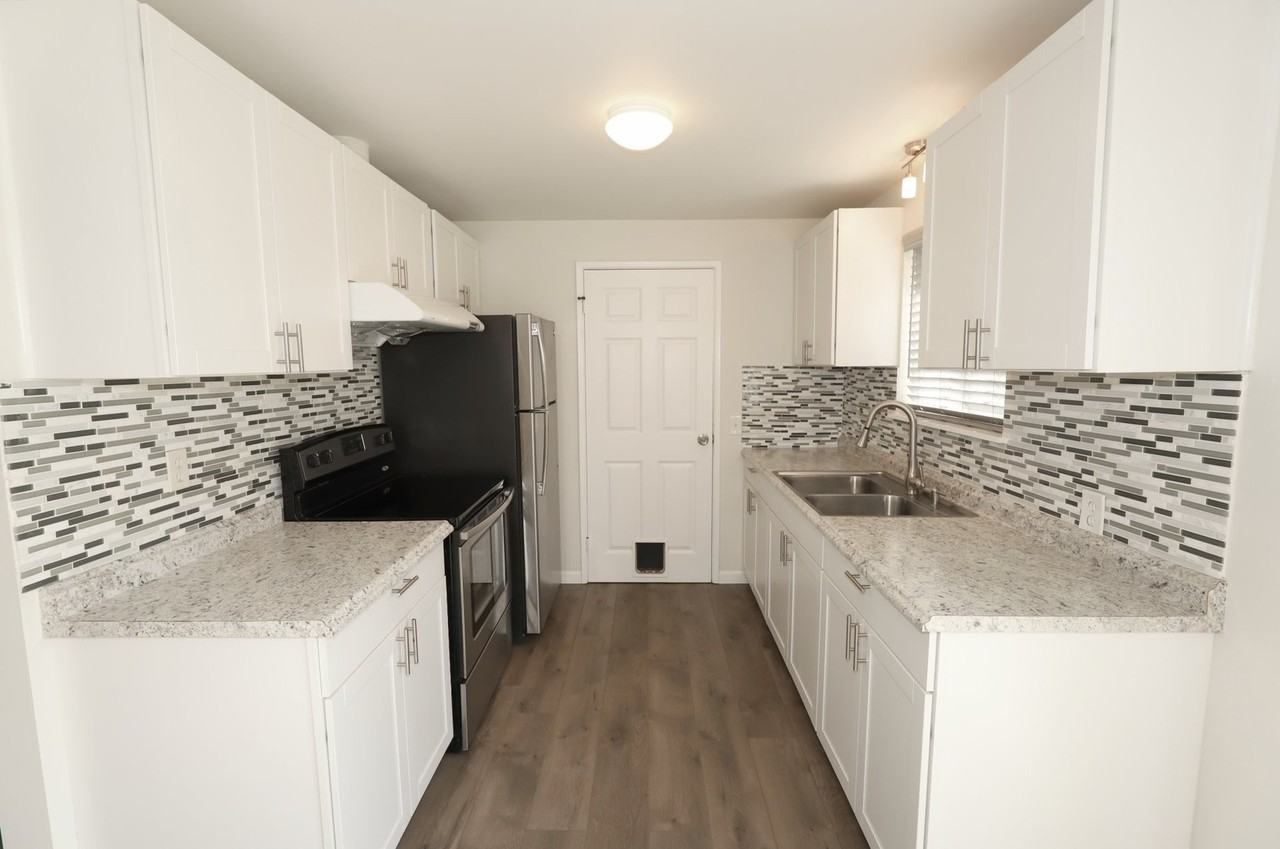 565 Hoquiam Ave Ne - Photo 4 of 18