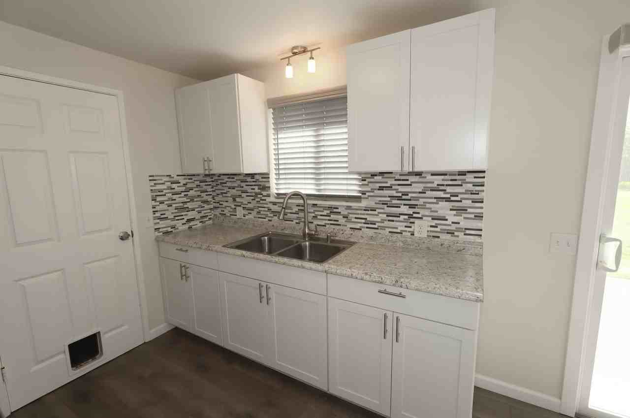 565 Hoquiam Ave Ne - Photo 6 of 18