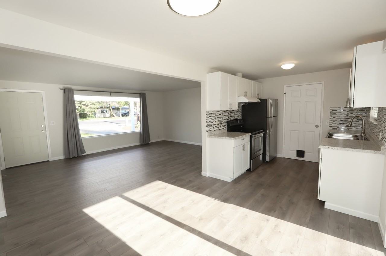 565 Hoquiam Ave Ne - Photo 7 of 18