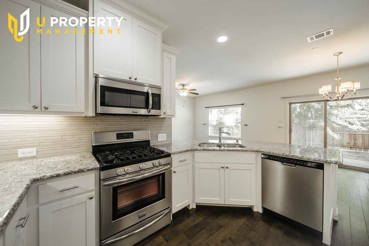 2320 Cortellia St - Photo 2 of 23