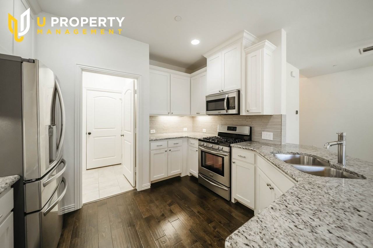 2320 Cortellia St - Photo 6 of 23