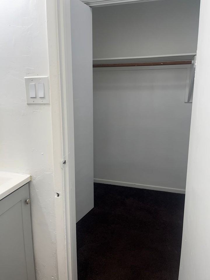 850 Victor Ave - Photo 5 of 10