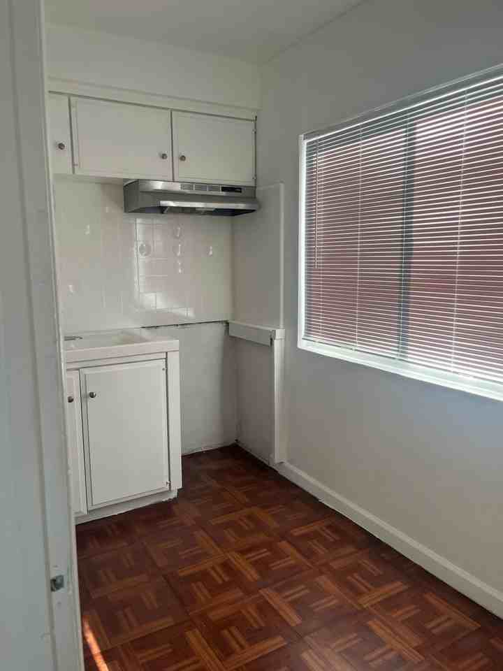 850 Victor Ave - Photo 7 of 10