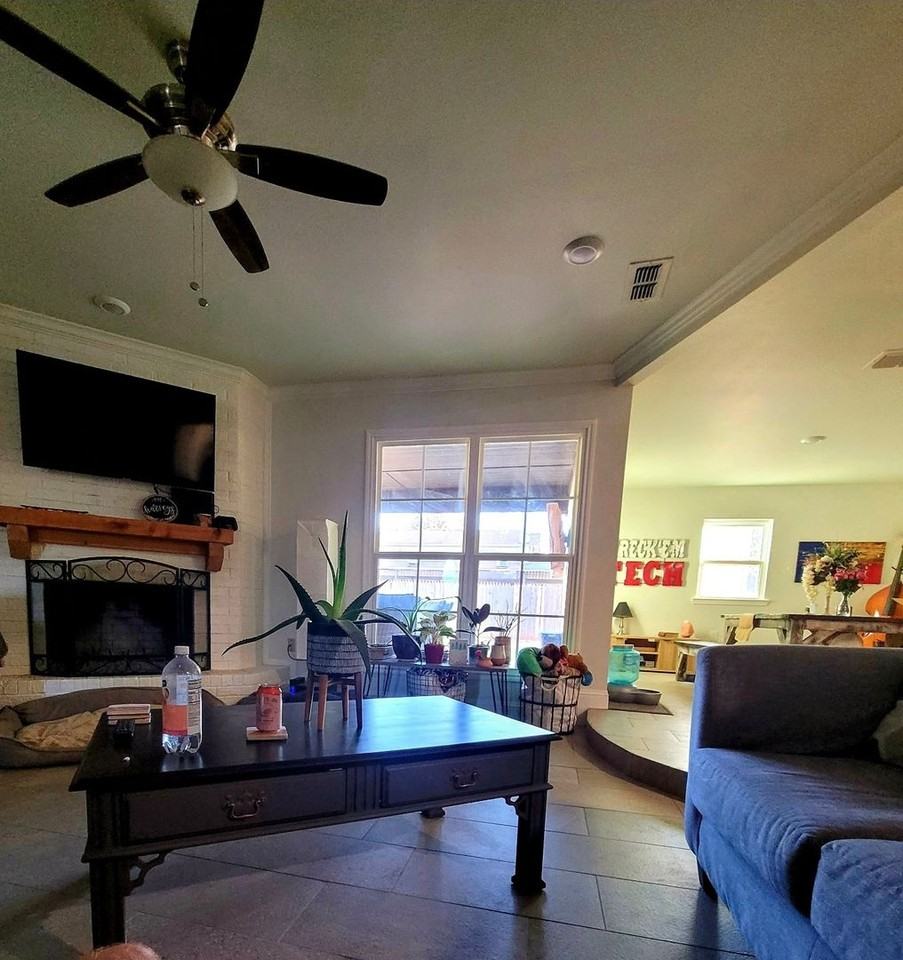 5745 37th St - Photo 2 of 12