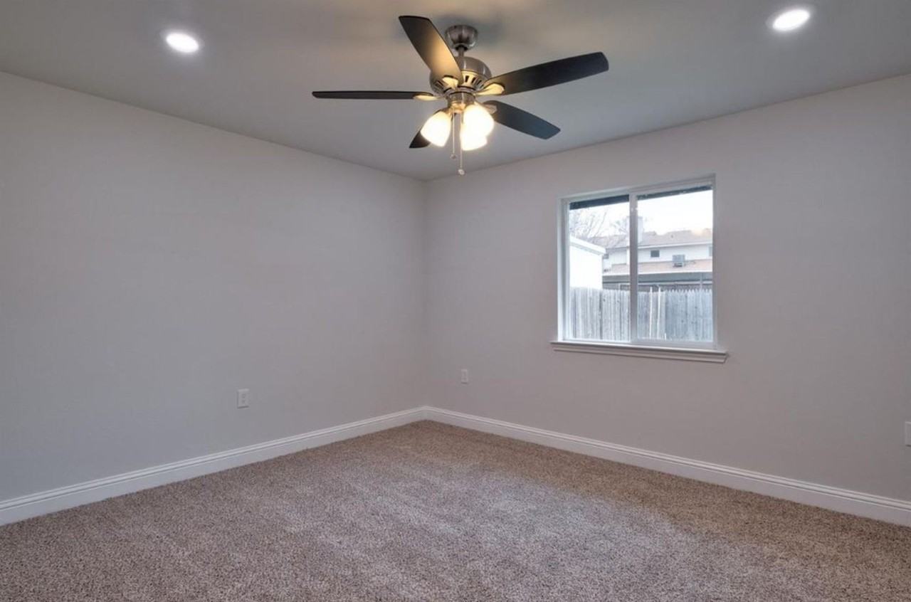 5745 37th St - Photo 5 of 12