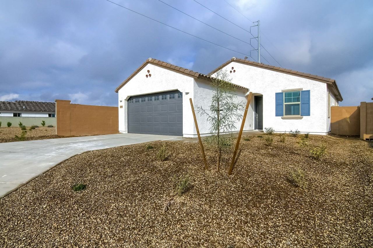 16894 W Evergreen Rd - Photo 3 of 19