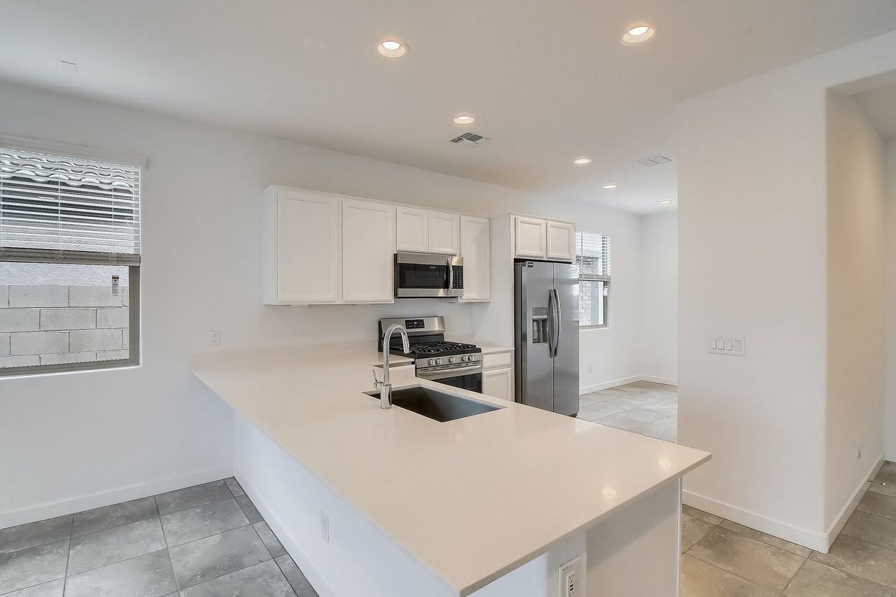 16894 W Evergreen Rd - Photo 2 of 19