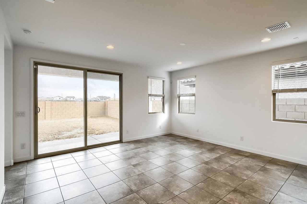16894 W Evergreen Rd - Photo 4 of 19
