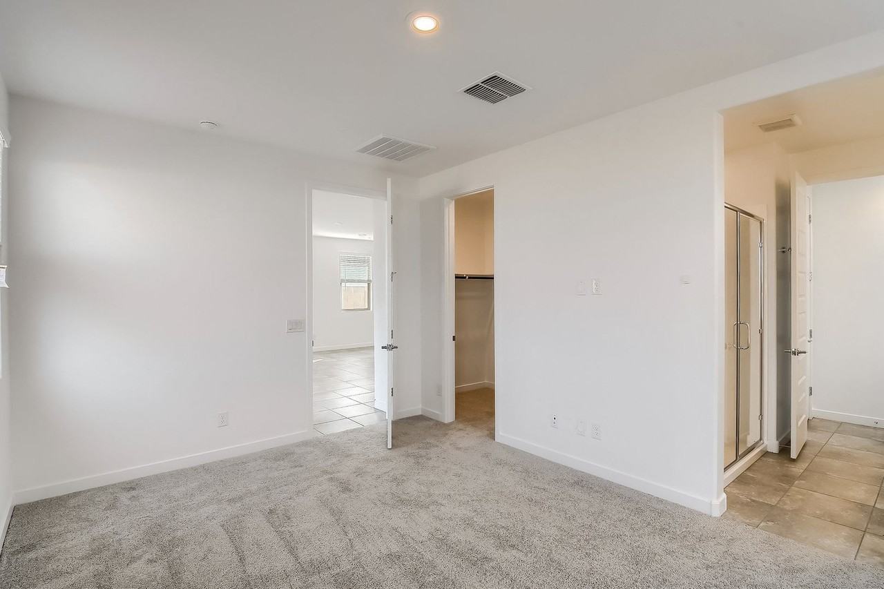 16894 W Evergreen Rd - Photo 7 of 19