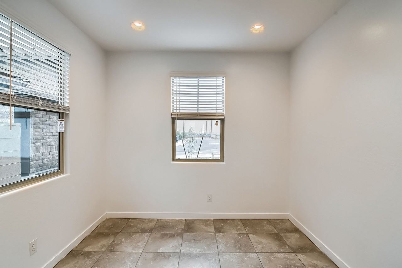 16894 W Evergreen Rd - Photo 6 of 19