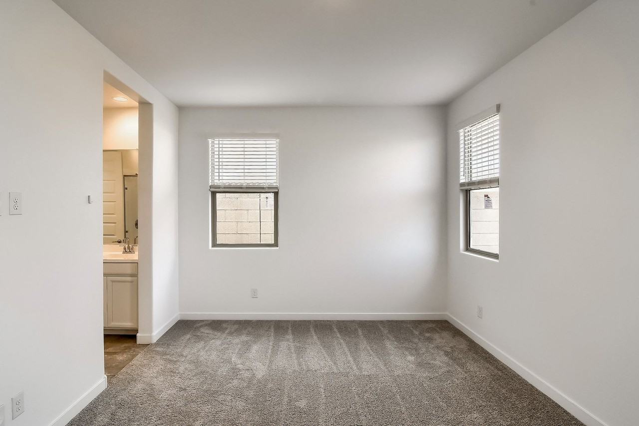 16894 W Evergreen Rd - Photo 6 of 19