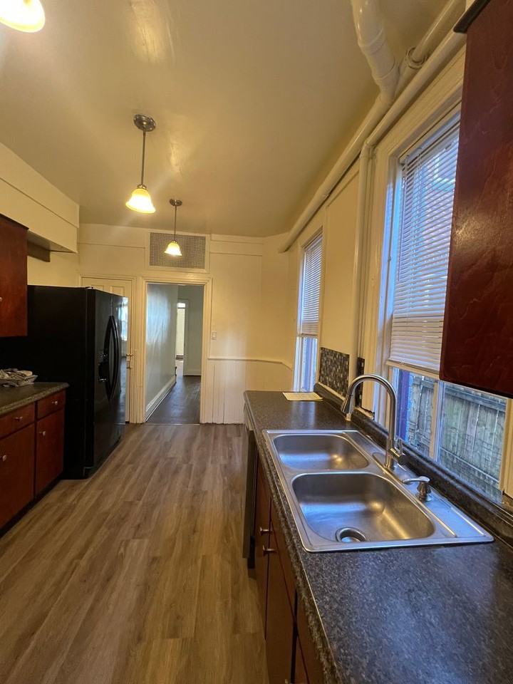 631 Lincoln St - Photo 4 of 20