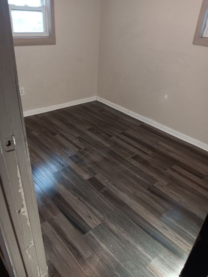 1120 Franklin St - Photo 3 of 5