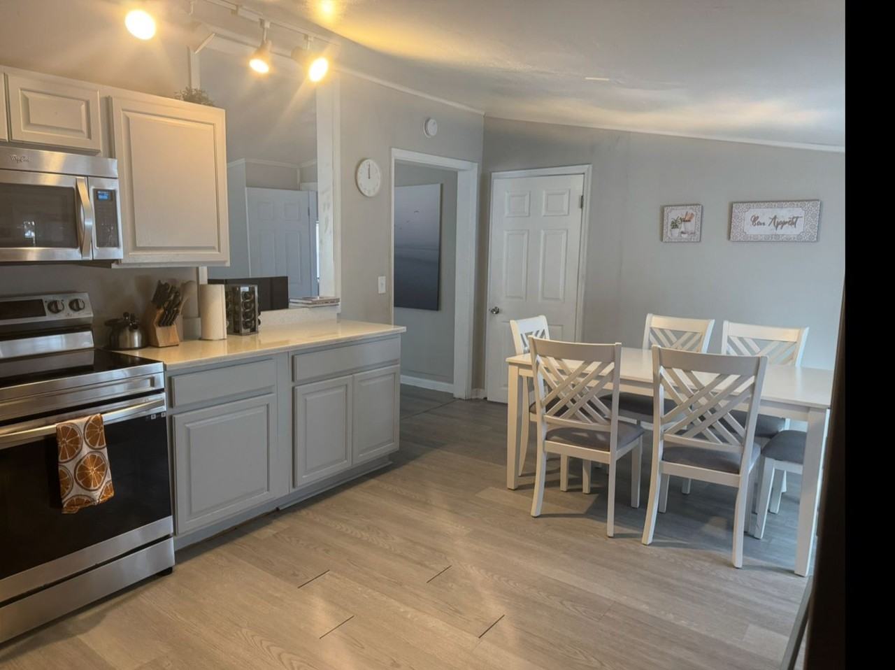 9564 8th Bay St - Photo 2 of 28