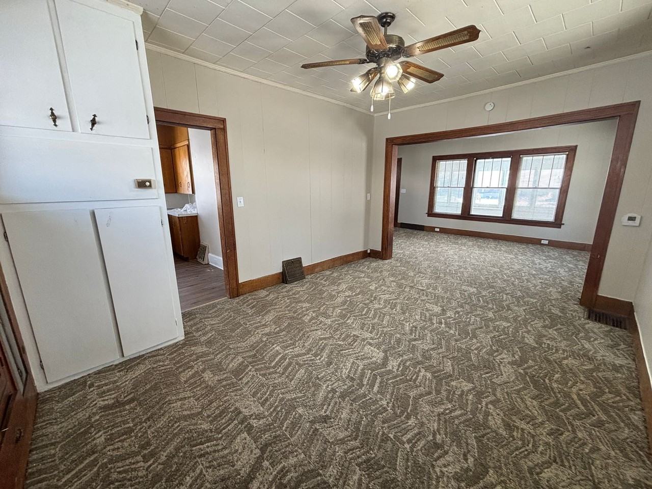 1410 Wilson Ave - Photo 4 of 35