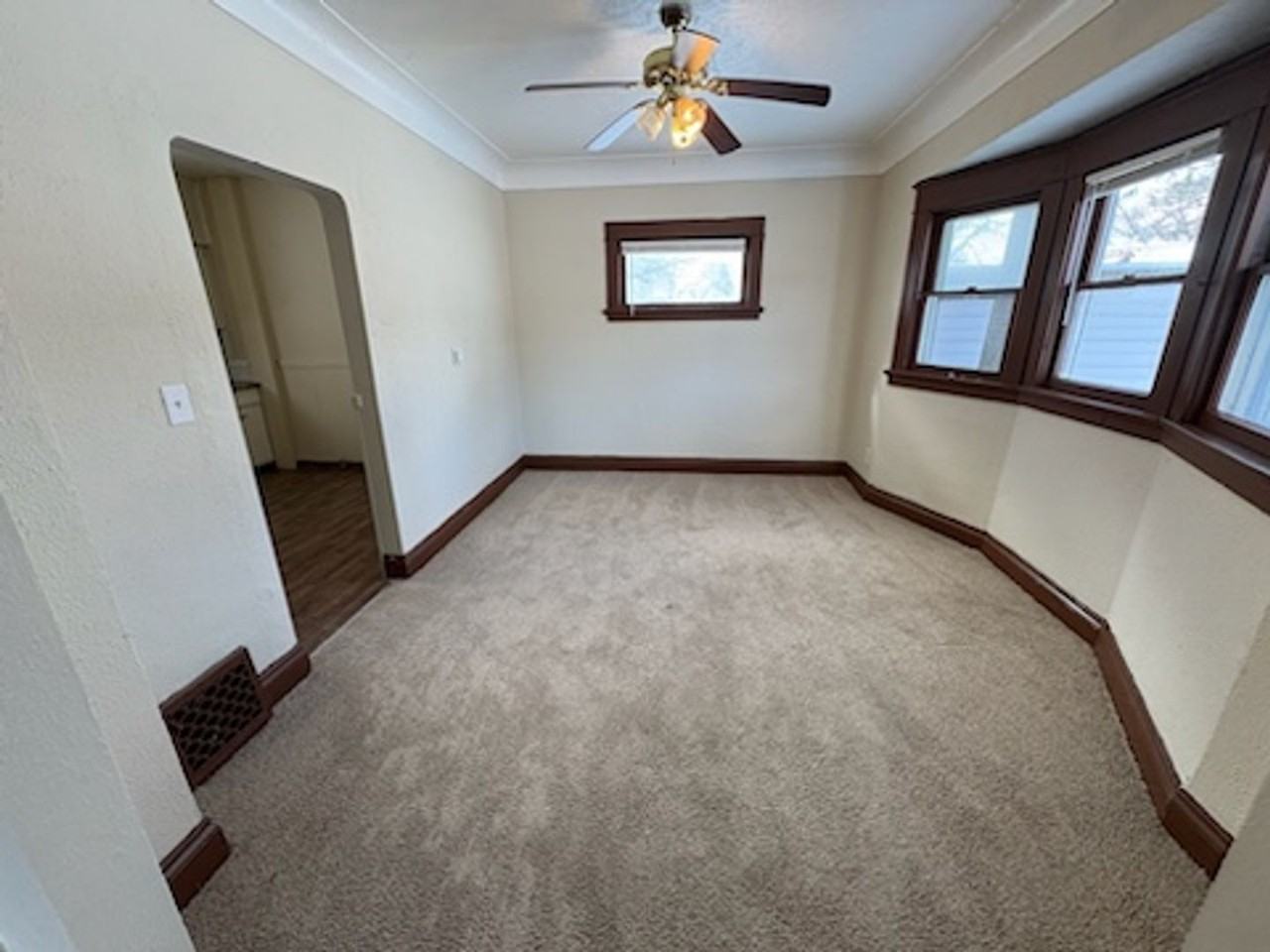 521 Cincinnati St - Photo 2 of 7