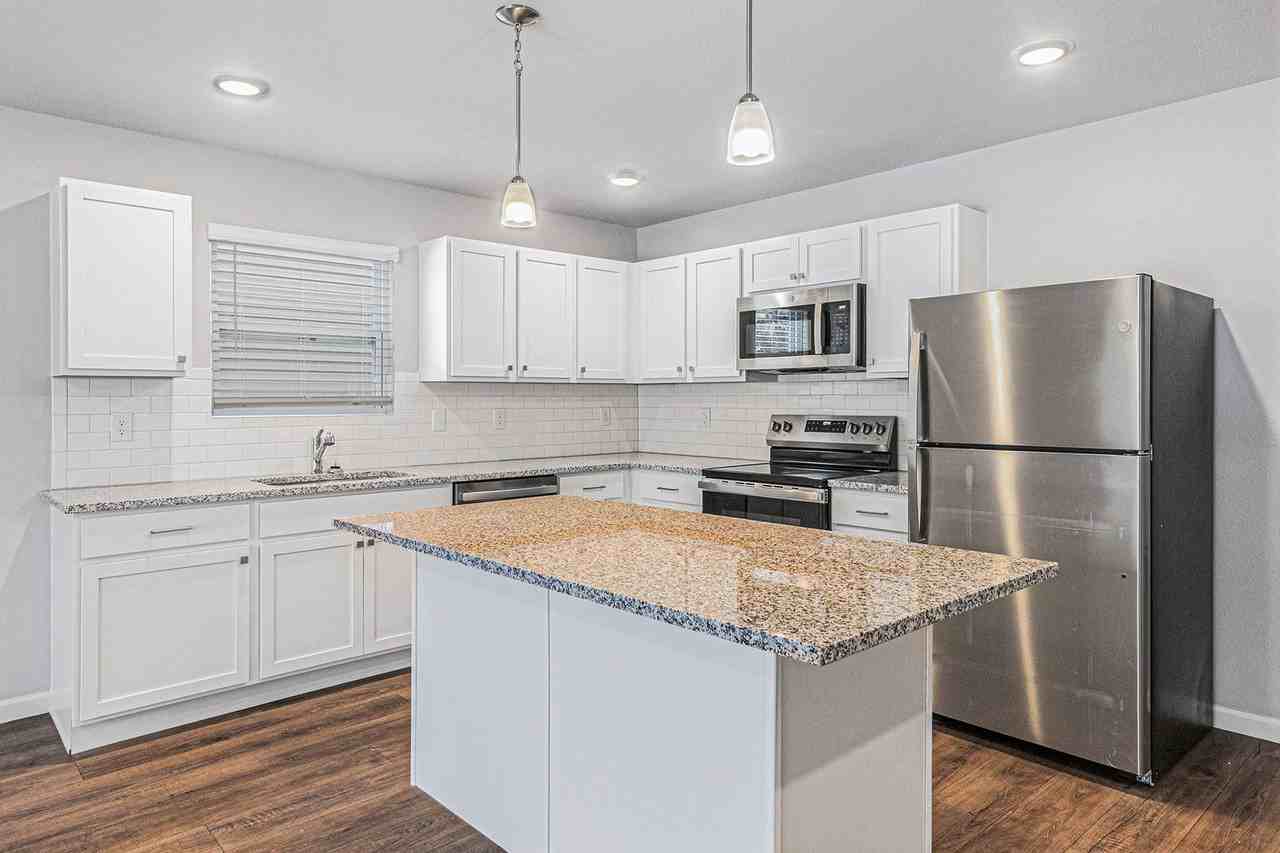 2220 Macatawa Ln - Photo 2 of 19