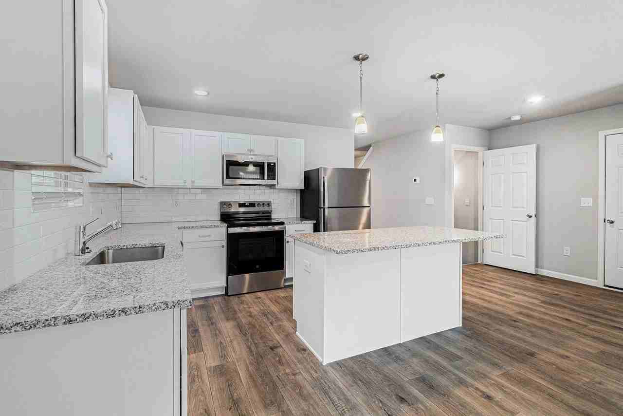 2220 Macatawa Ln - Photo 3 of 19