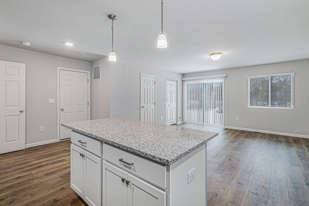 2220 Macatawa Ln - Photo 4 of 19