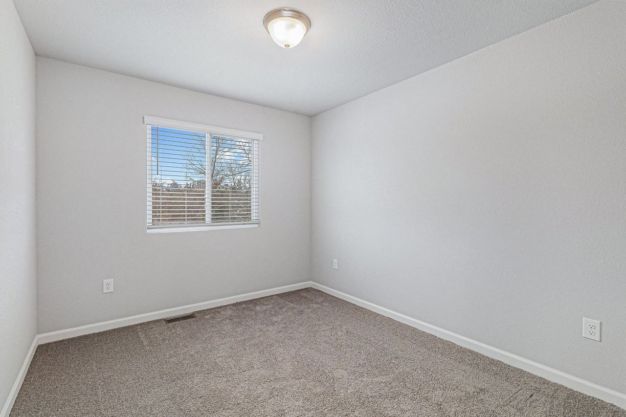 2220 Macatawa Ln - Photo 6 of 19