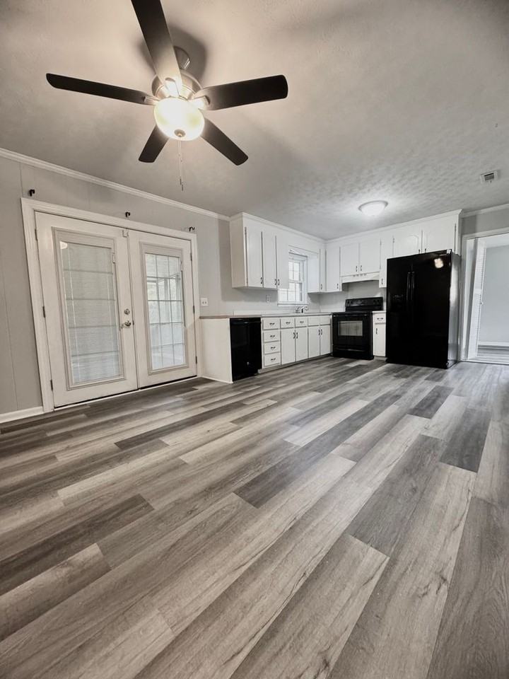 275 Sharon Ln - Photo 3 of 11