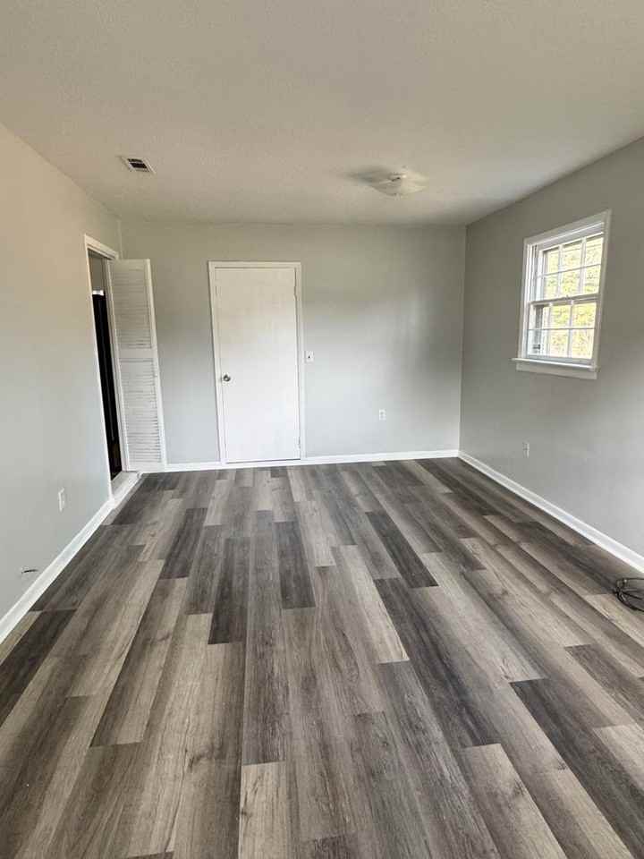 275 Sharon Ln - Photo 4 of 11