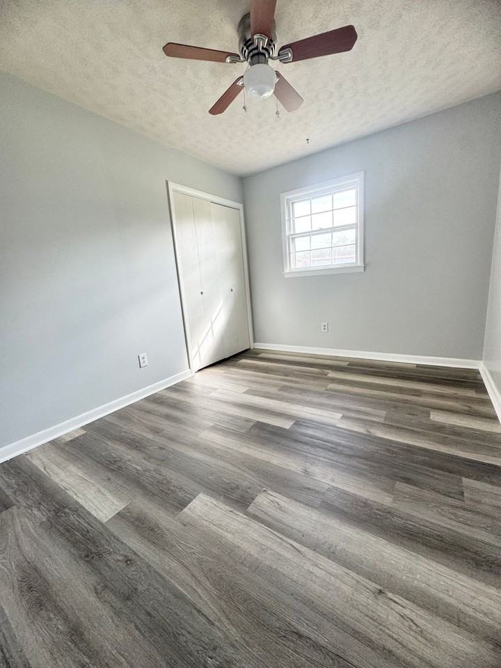 275 Sharon Ln - Photo 5 of 11