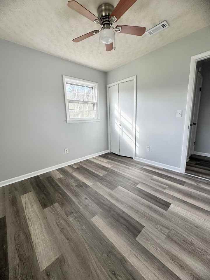 275 Sharon Ln - Photo 7 of 11