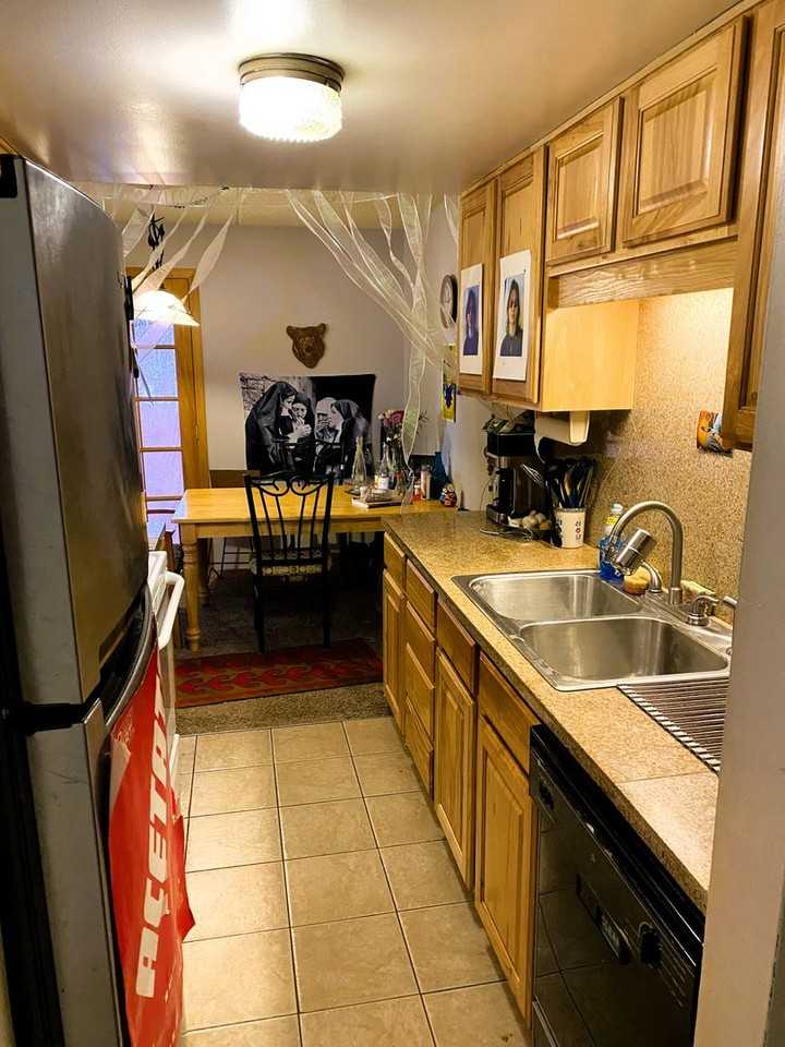 805 29th St #201 - Photo 7 of 16