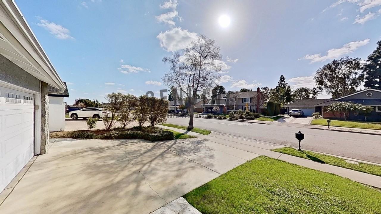 313 Buttonwood Dr - Photo 2 of 42