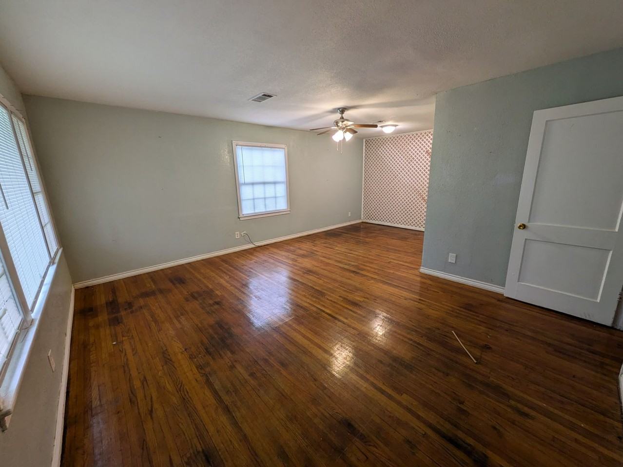 4010 E Lynwood Dr - Photo 2 of 13