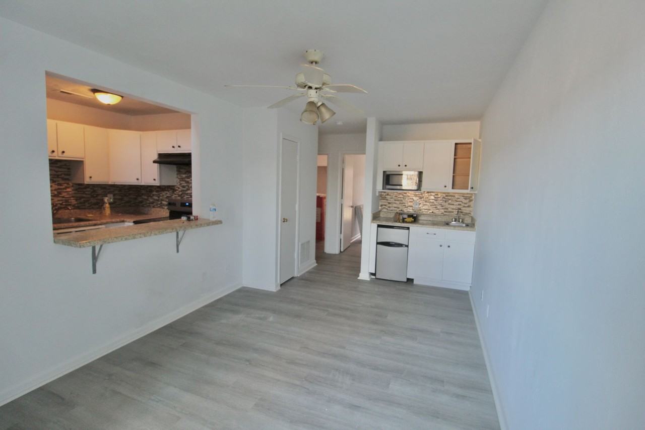 1380 Bradley Dr - Photo 5 of 9