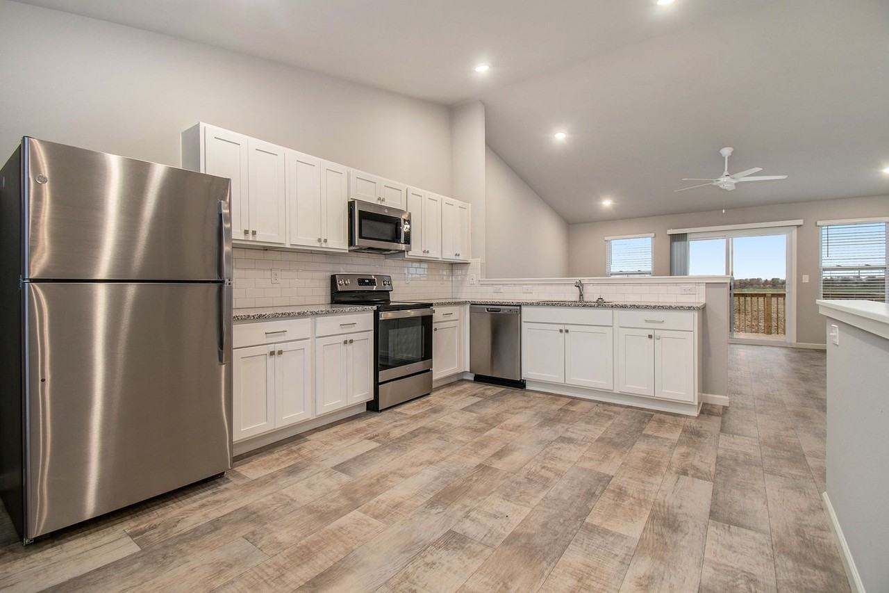 109 Mackenzie St - Photo 3 of 18