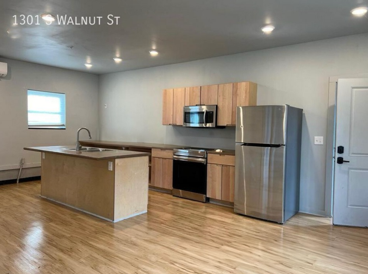 1301 S Walnut St - Photo 2 of 11