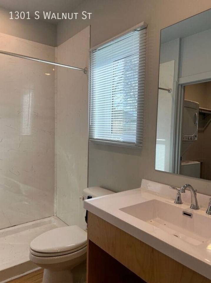 1301 S Walnut St - Photo 7 of 11