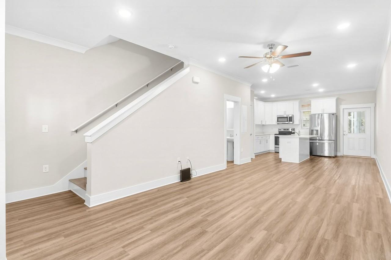 122 Date Palm Ln - Photo 7 of 32