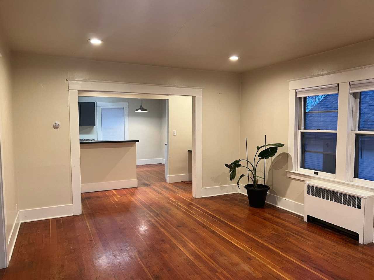 345 Stewart St - Photo 2 of 11